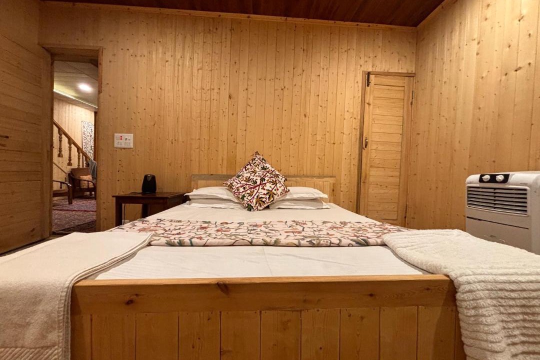 Photo of Bedroom in Dal Lake