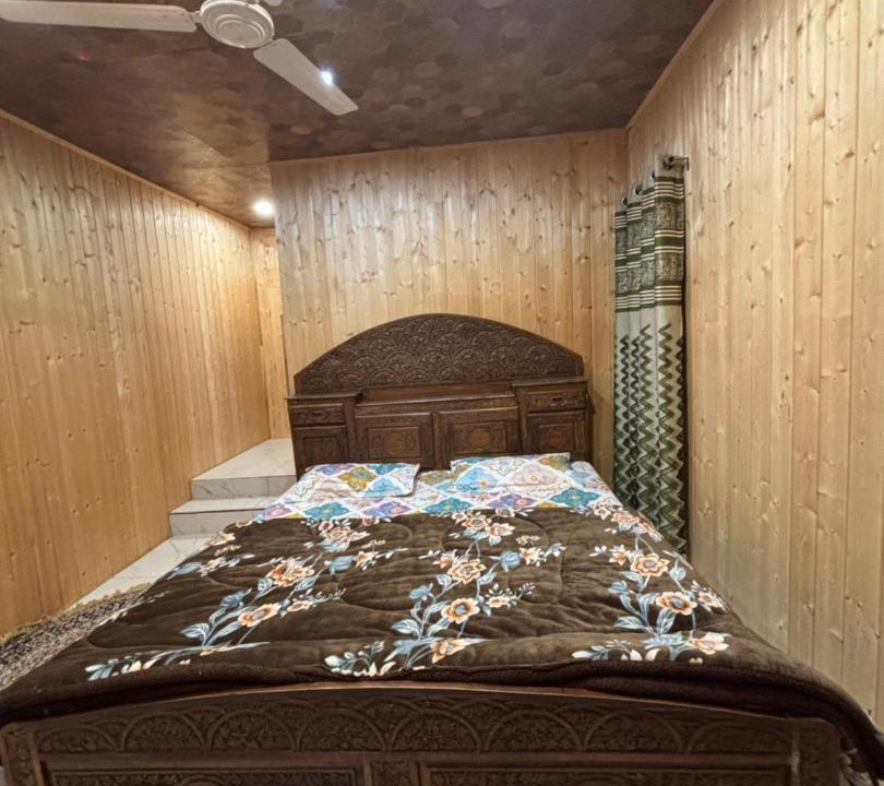 Photo of Bedroom in Dal Lake