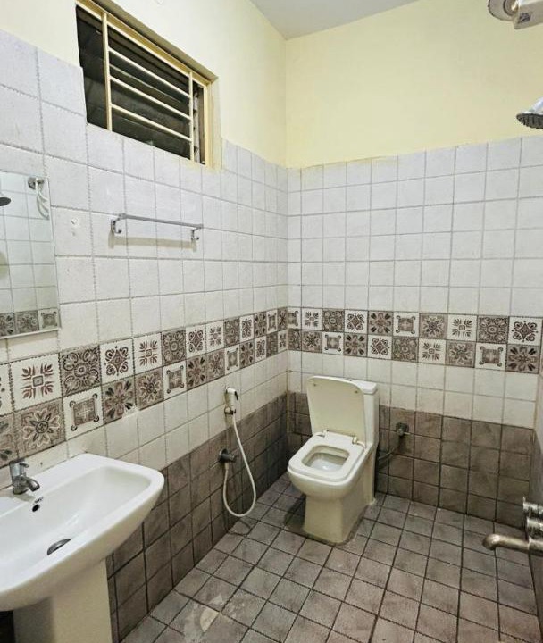 Photo of Bathroom in HBR Layout