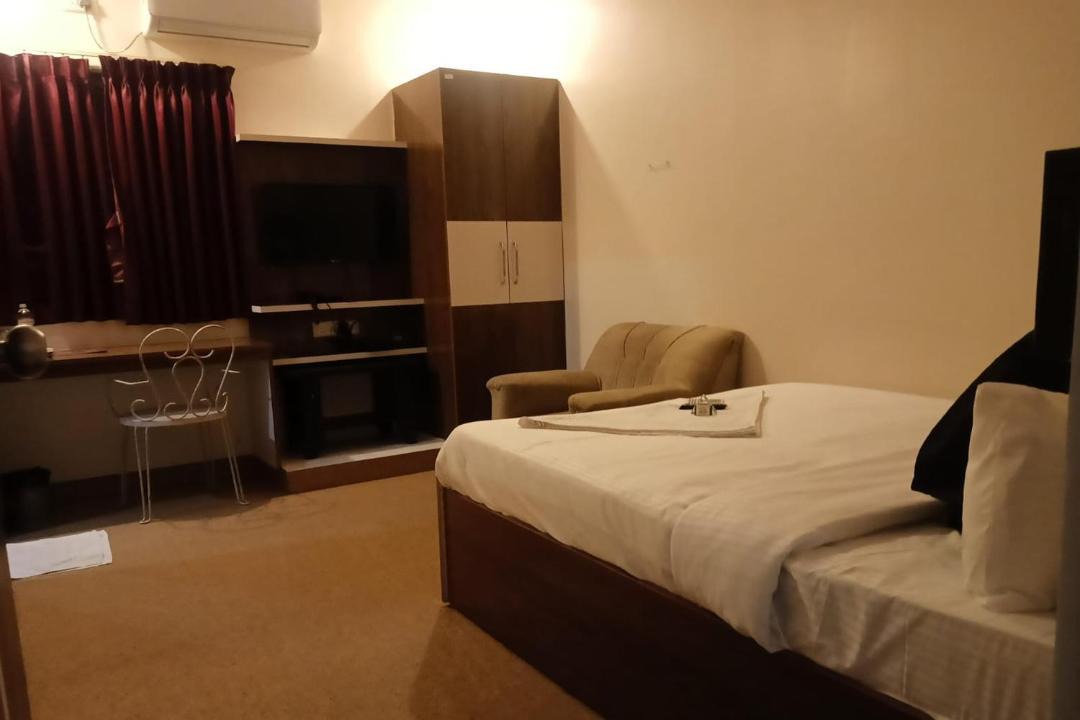 Photo of Bedroom in HBR Layout