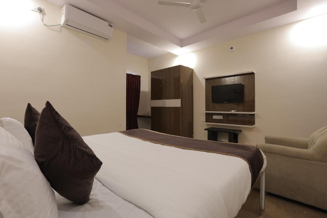 Photo of Bedroom in HBR Layout