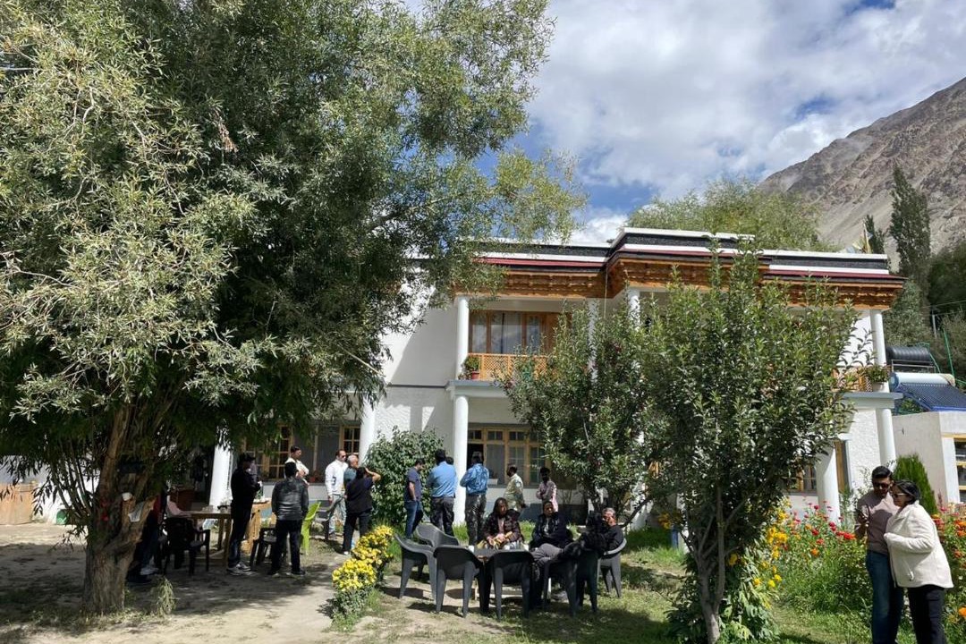 Photo of Others in Hundur