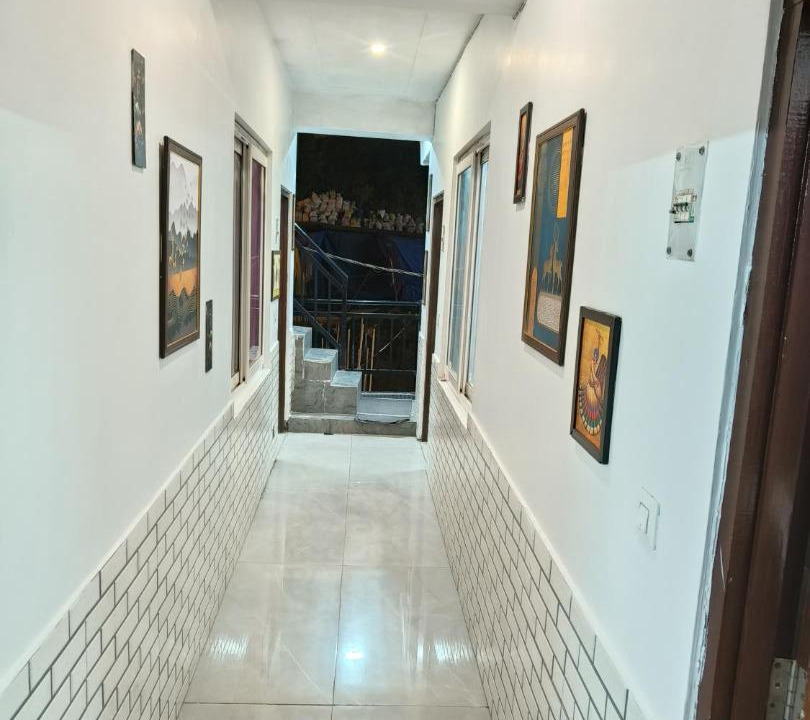 Photo of Others in The Mall Road