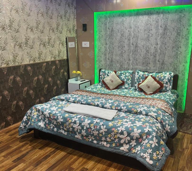 Photo of Bedroom in Dal Lake