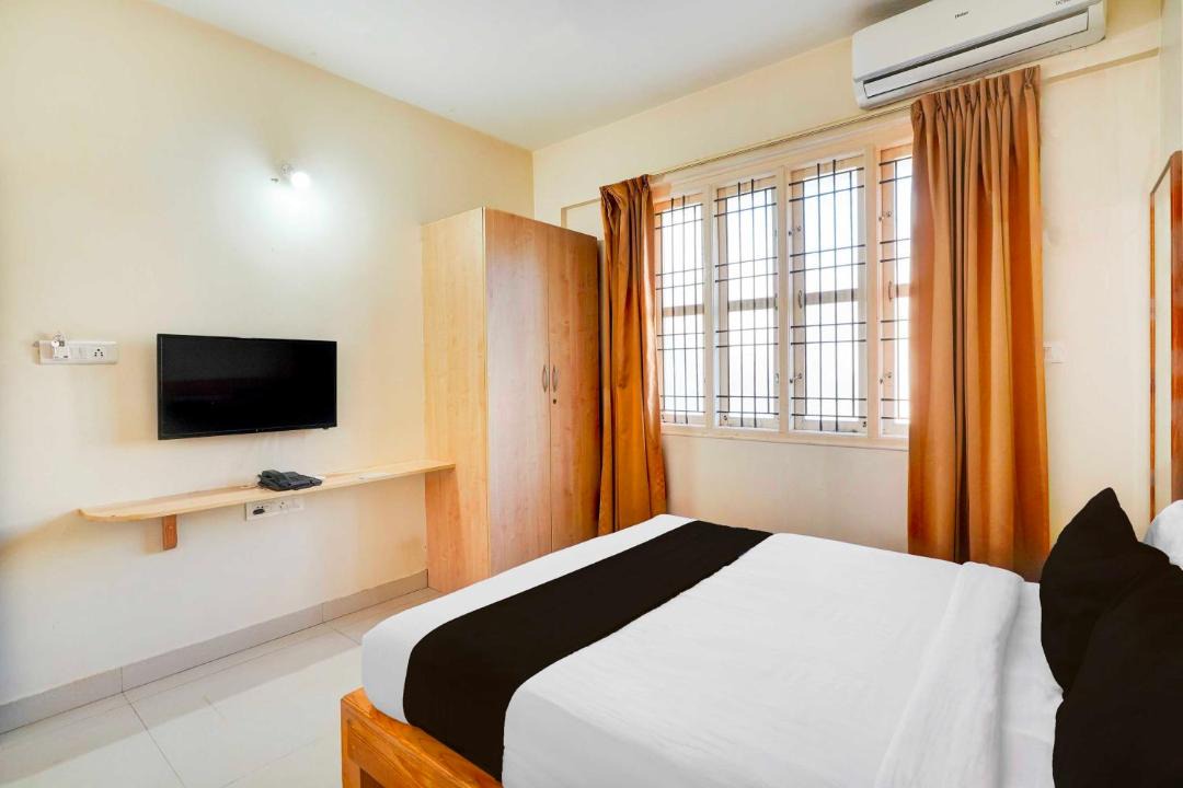 Photo of Bedroom in HBR Layout