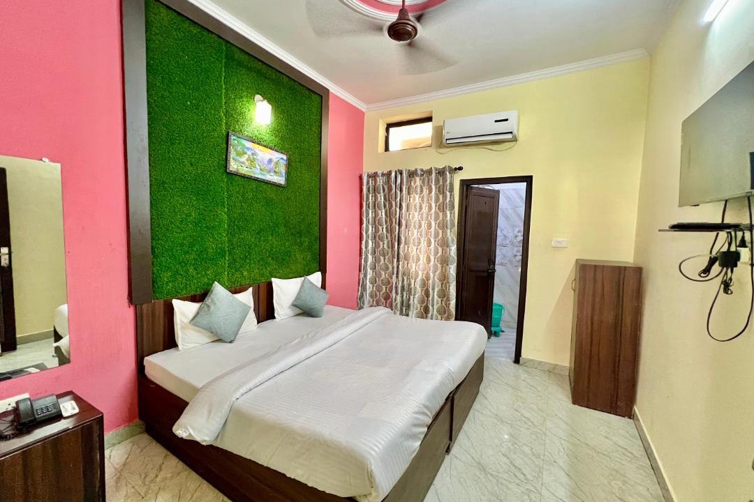 Photo of Bedroom in Tapovan