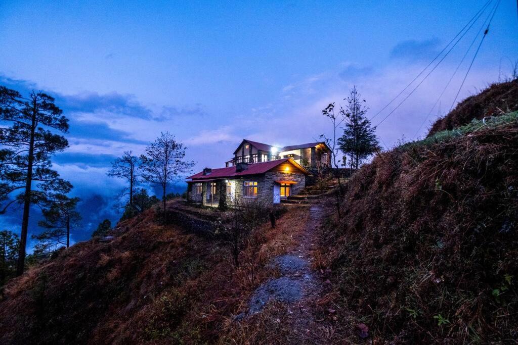 Photo of Others in Binsar