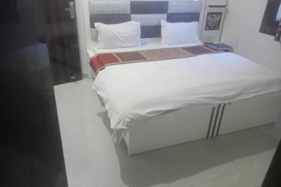 Photo of Bedroom in Etah