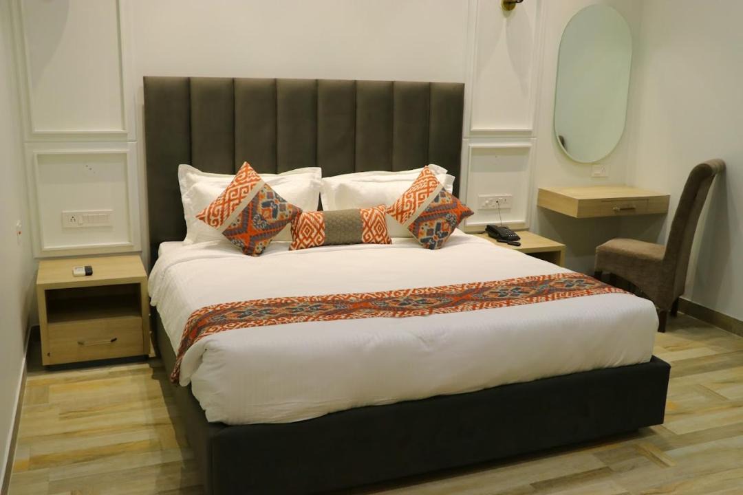 Photo of Others in Khanna