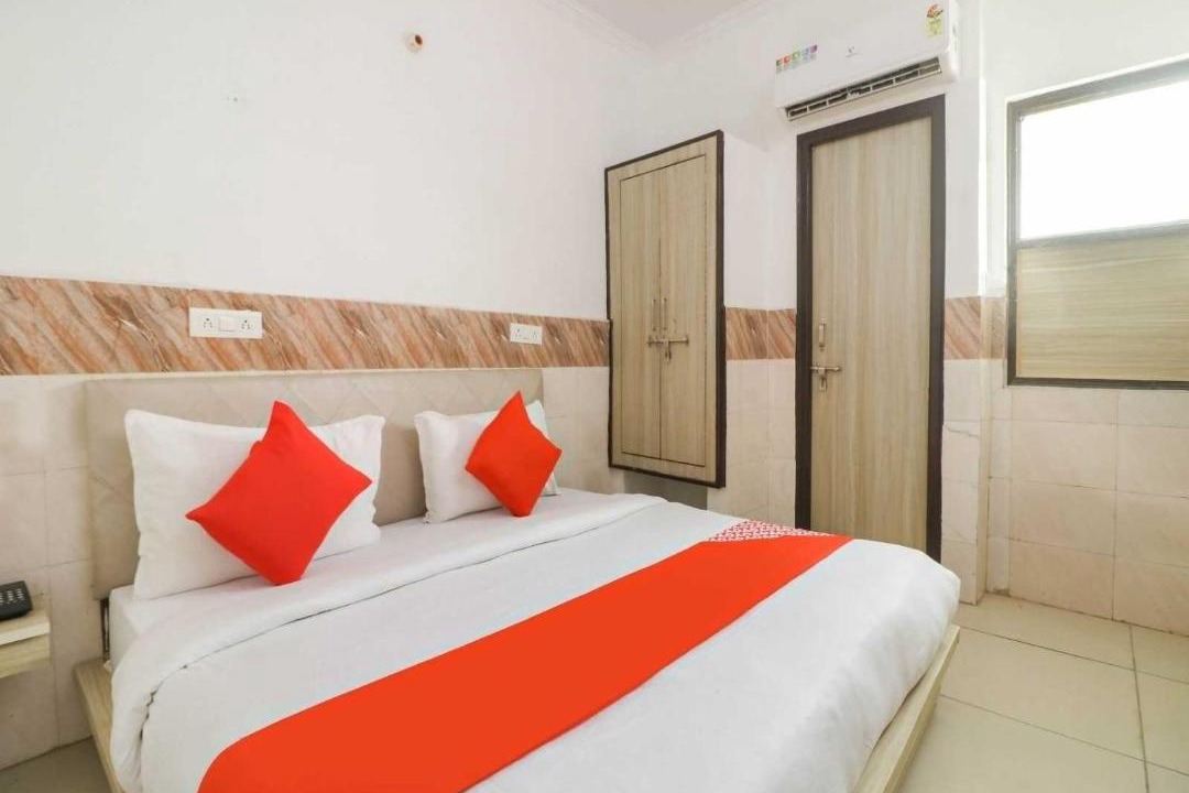 Photo of Bedroom in Alipur
