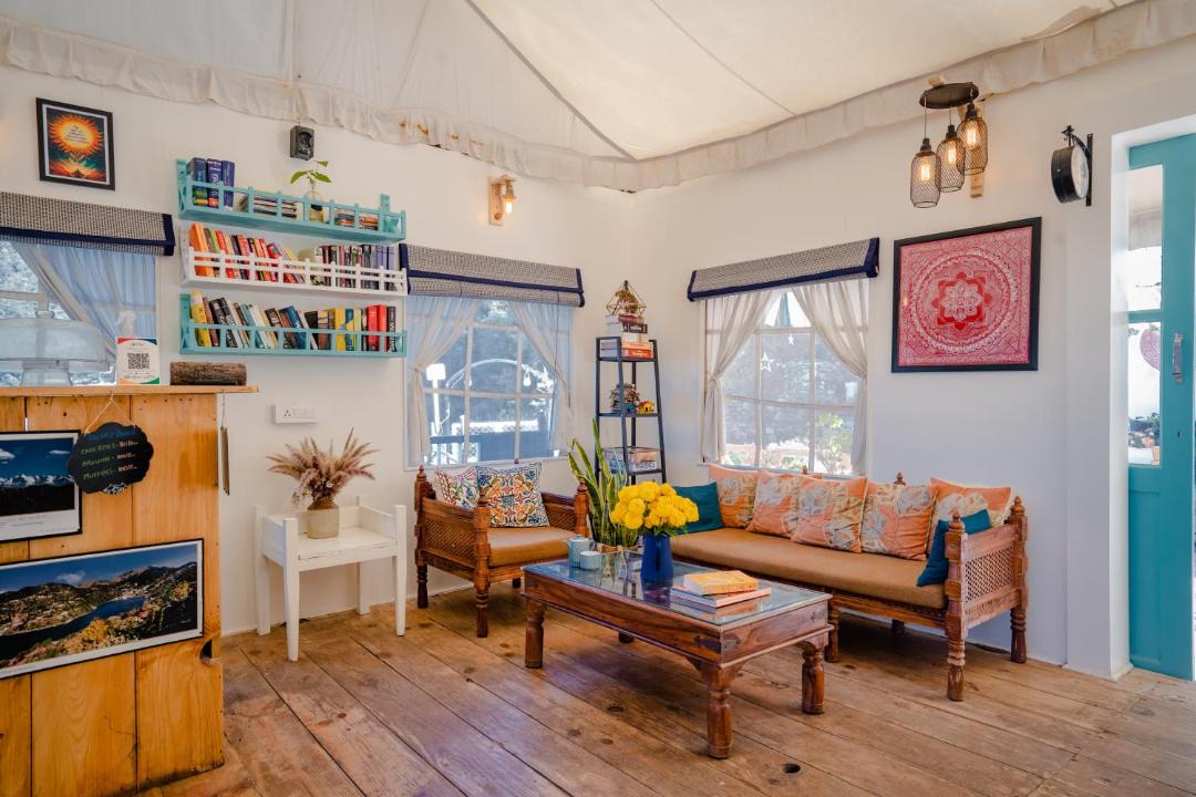 Photo of Livingroom in Naina Range