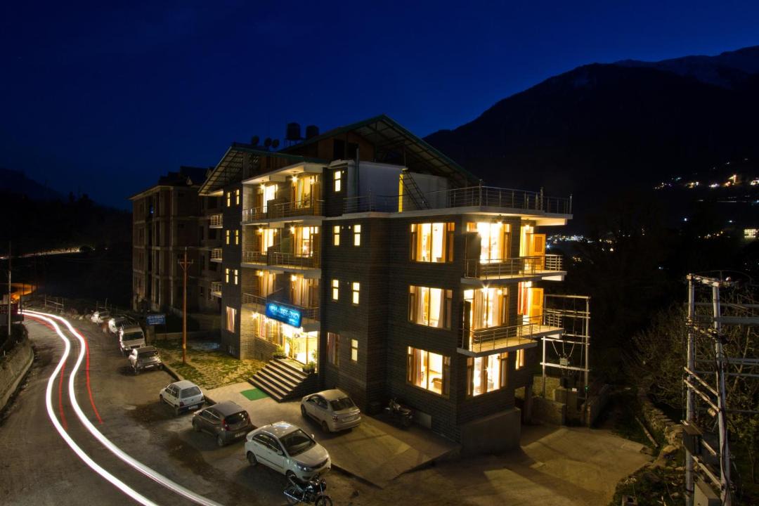 Photo of Buildings in Aleo