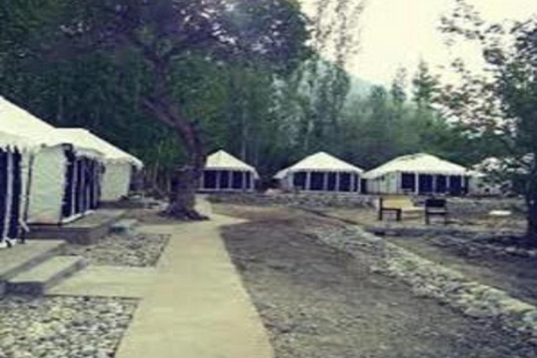 Photo of Others in Hunder