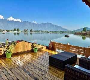 Houseboats 
