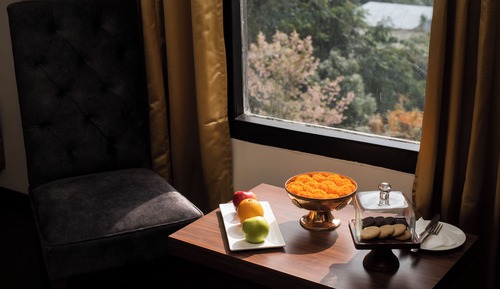 Suite, 1 Queen Bed, Valley View
