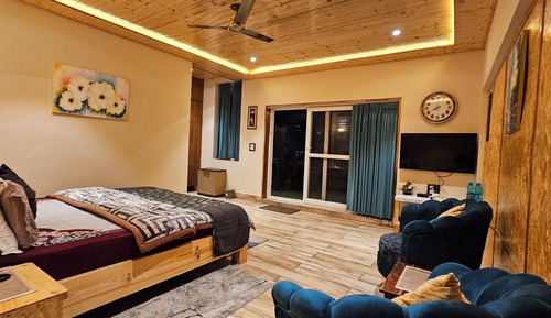 Cedar Club Room