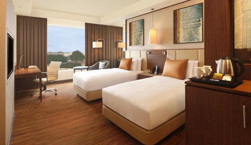 2 Twin Guest Room City View
