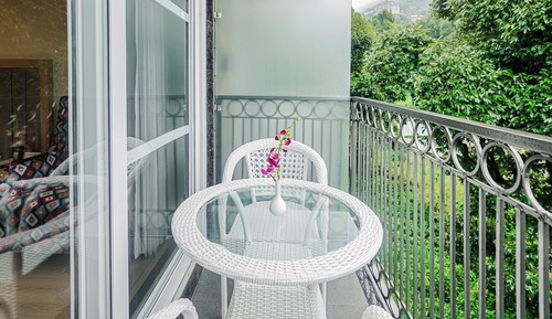 Studio Balcony