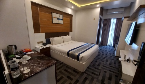 Deluxe Room, 1 King Bed