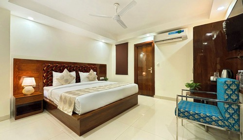 Deluxe Double Room, 1 King Bed, Private Bathroom