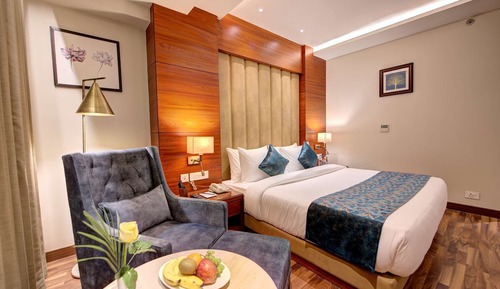 Superior Room, 1 King Bed, Non Smoking, Valley View