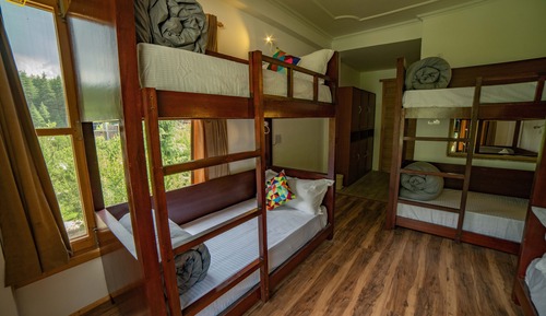 Shared Dormitory, Women only