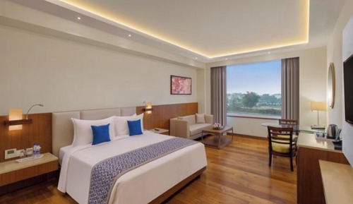 Superior Room, 1 King Bed