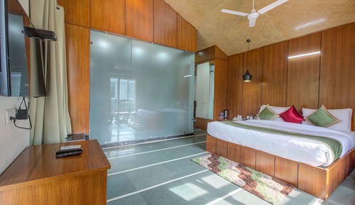 Luxury Room with Mountain View