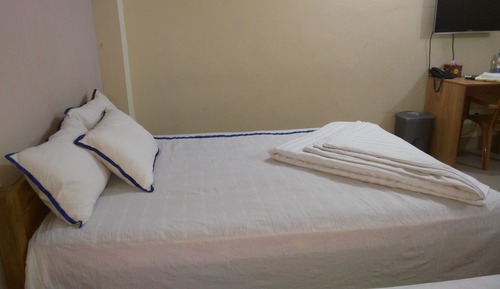 Deluxe Double Room, 1 Queen Bed, Smoking, City View