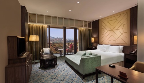 Executive Club Exclusive, 1 Queen Bed or 2 Twins, City view, Balcony