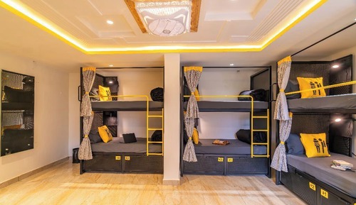 Bed in 8 Bed Mixed Dormitory with Garden View