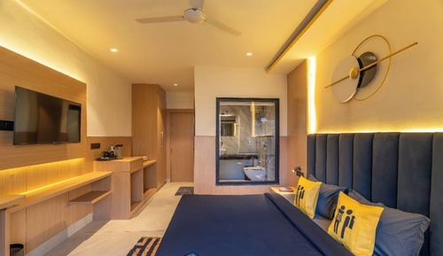 Deluxe Double Room with Balcony and Hill View
