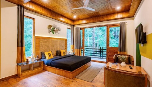 Superior Double Room with Balcony x B Block