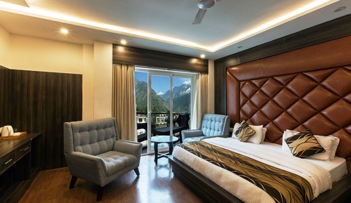 Premium Room, 1 King Bed, Smoking, Hill View