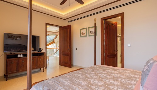 Luxury Villa, Balcony, Hill View