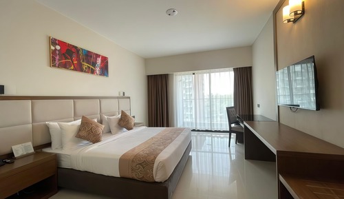 Premier Double Room, Balcony, City View