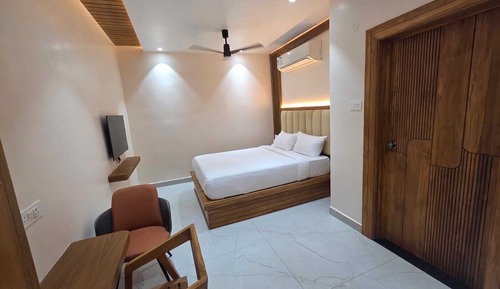 Executive with Corridor Balcony