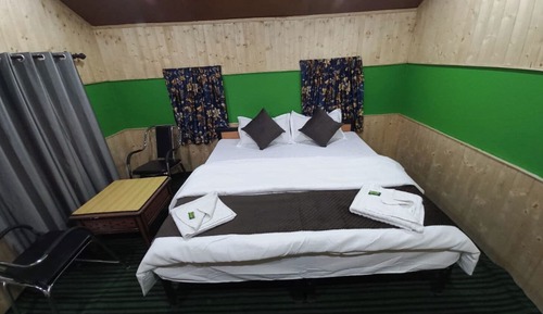 Swiss Cottage Hut Room