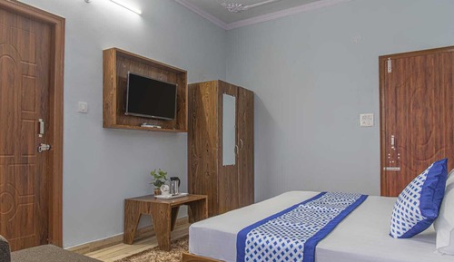 Classic Double Room, Smoking, Private Bathroom