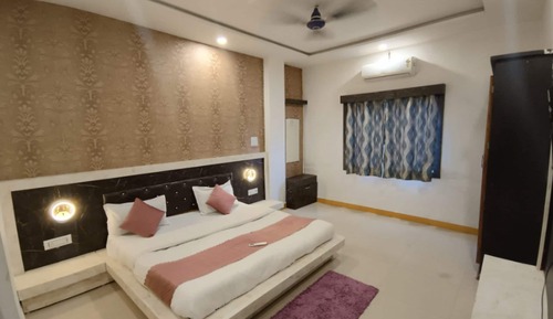 Deluxe Double Room, City View