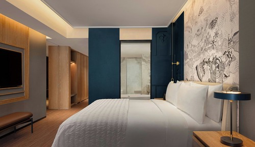 Executive Suite, 1 Bedroom, Balcony, Pool View