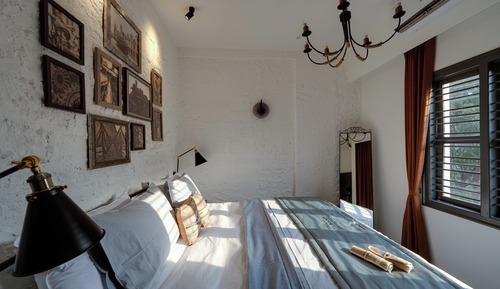 Industrial Style 1BHK APT w/Balc 303