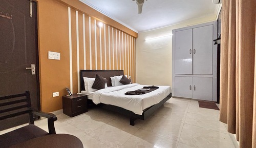 Deluxe Room, 1 King Bed, Balcony