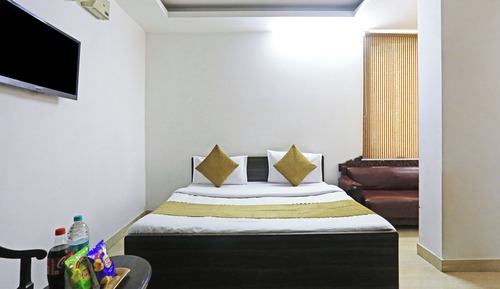 Basic Room, City View
