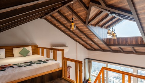 King Quad Attic With Balcony and Bathtub (Valley View)