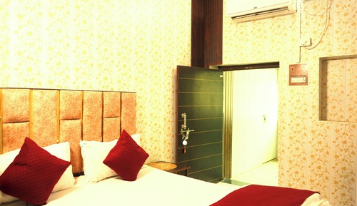 Deluxe Room, City View