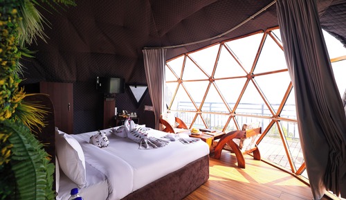 Luxury Glamp Room