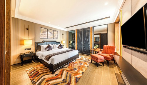 Spacious Deluxe Room with Jacuzzi