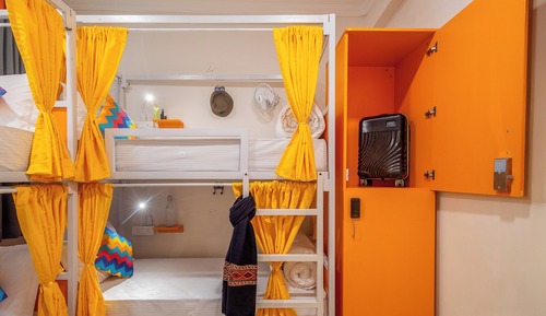 Bed in 6 Bed Mixed Dormitory Room with Ensuite Bathroom