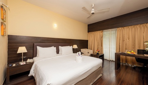 Deluxe Double Room, Balcony, Pool View